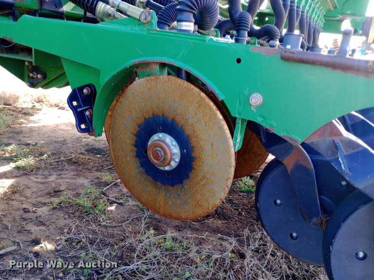 image for item DQ3172 2013 Great Plains 3S-3000HD-4875 grain drill