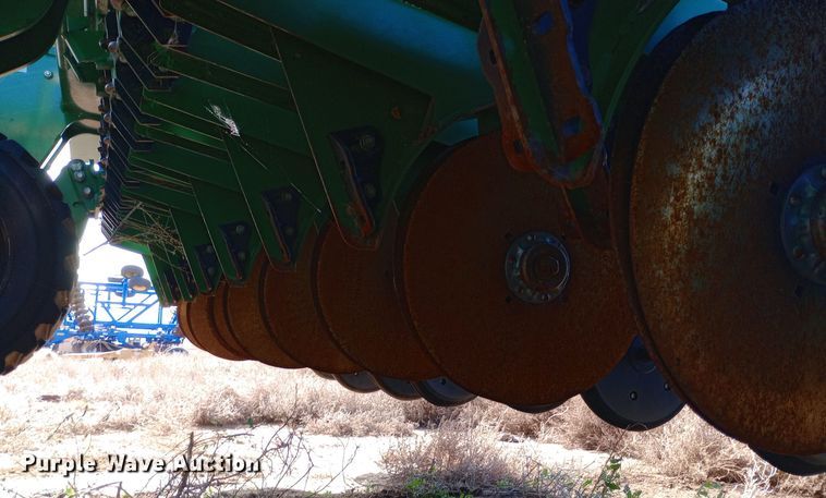 image for item DQ3172 2013 Great Plains 3S-3000HD-4875 grain drill