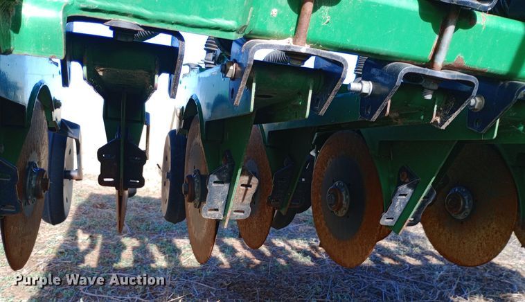 image for item DQ3172 2013 Great Plains 3S-3000HD-4875 grain drill