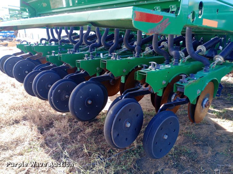 image for item DQ3172 2013 Great Plains 3S-3000HD-4875 grain drill