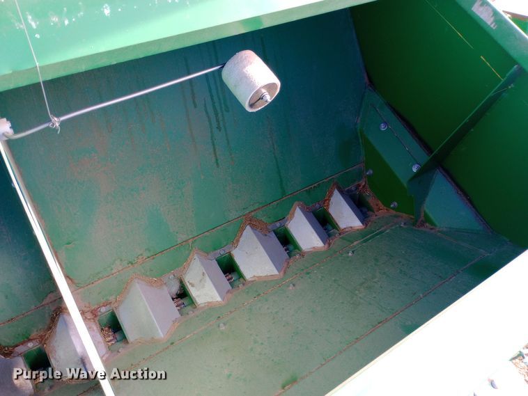 image for item DQ3172 2013 Great Plains 3S-3000HD-4875 grain drill