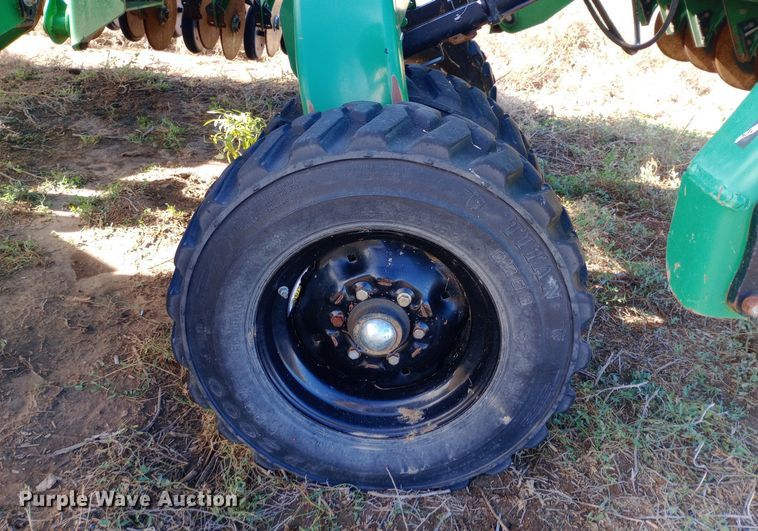 image for item DQ3172 2013 Great Plains 3S-3000HD-4875 grain drill