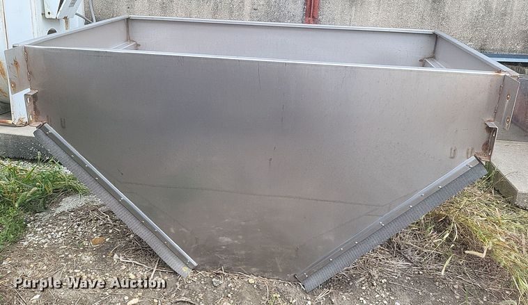 image for item DQ3742 New Leader L3220 G4 spreader