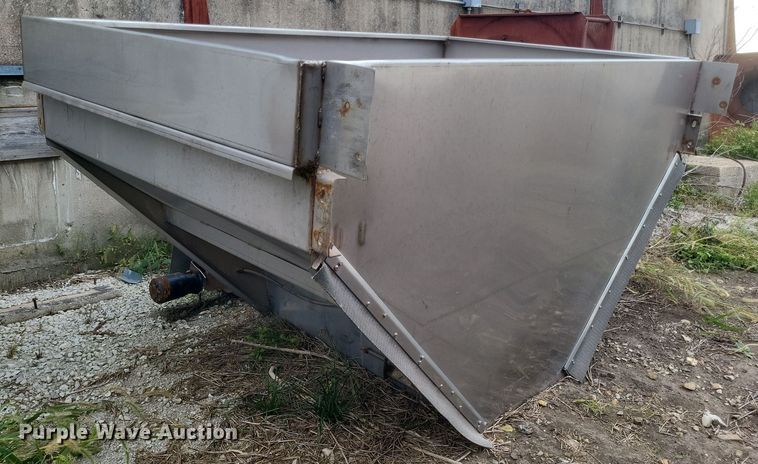 image for item DQ3742 New Leader L3220 G4 spreader