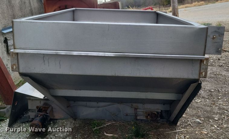 image for item DQ3742 New Leader L3220 G4 spreader