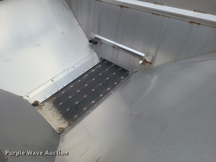 image for item DQ3742 New Leader L3220 G4 spreader