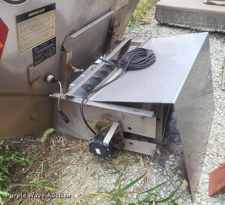 image for item DQ3742 New Leader L3220 G4 spreader