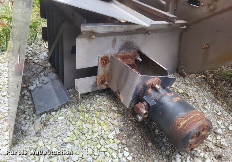 image for item DQ3742 New Leader L3220 G4 spreader