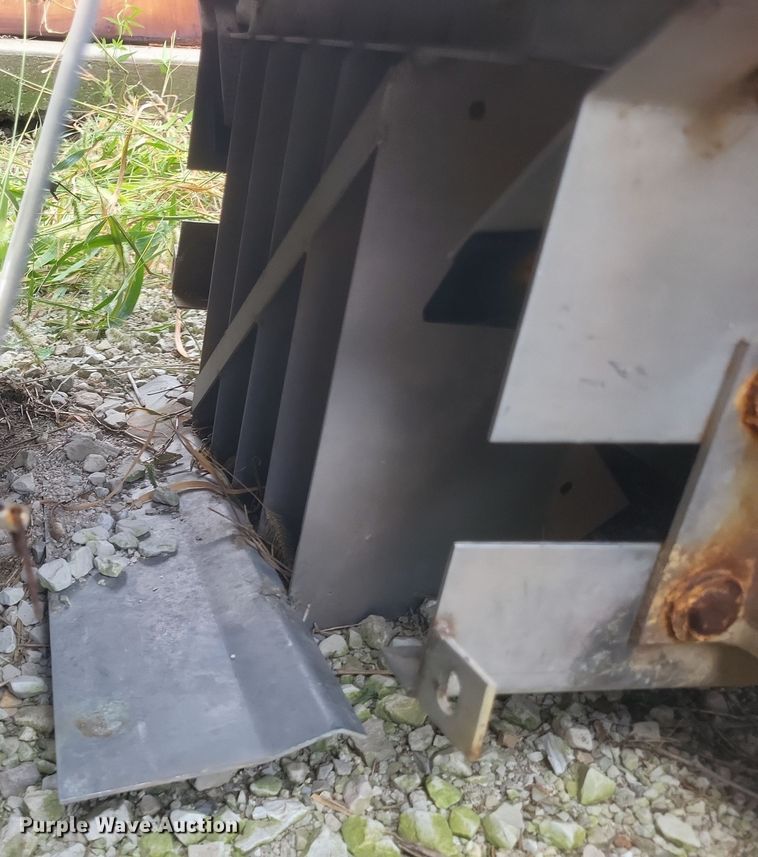 image for item DQ3742 New Leader L3220 G4 spreader