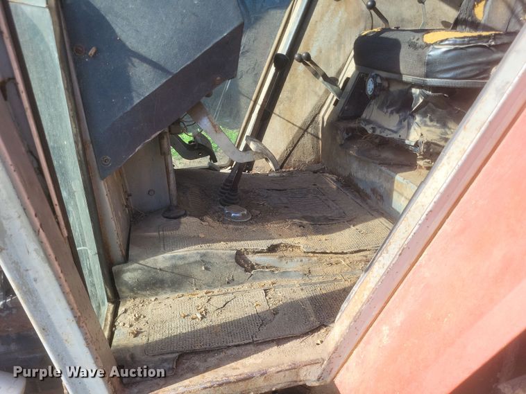 image for item DQ3778 1981 Massey Ferguson  285 tractor