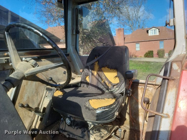 image for item DQ3778 1981 Massey Ferguson  285 tractor