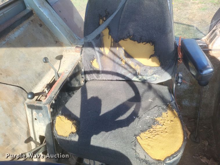 image for item DQ3778 1981 Massey Ferguson  285 tractor