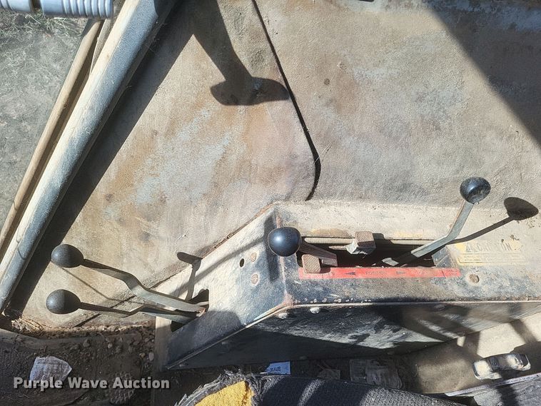 image for item DQ3778 1981 Massey Ferguson  285 tractor