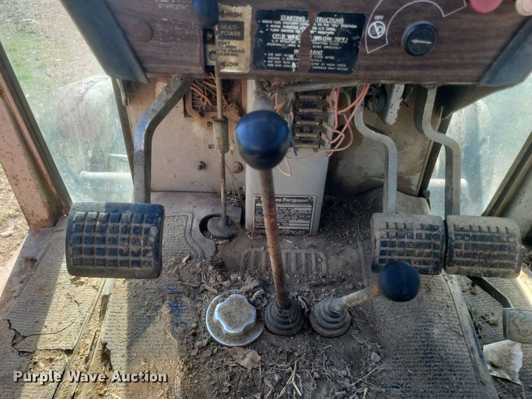 image for item DQ3778 1981 Massey Ferguson  285 tractor