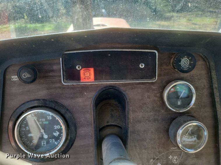 image for item DQ3778 1981 Massey Ferguson  285 tractor