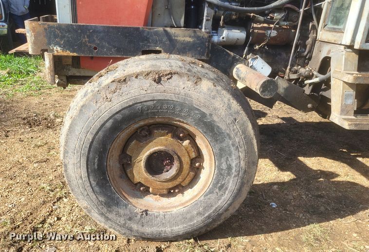 image for item DQ3778 1981 Massey Ferguson  285 tractor