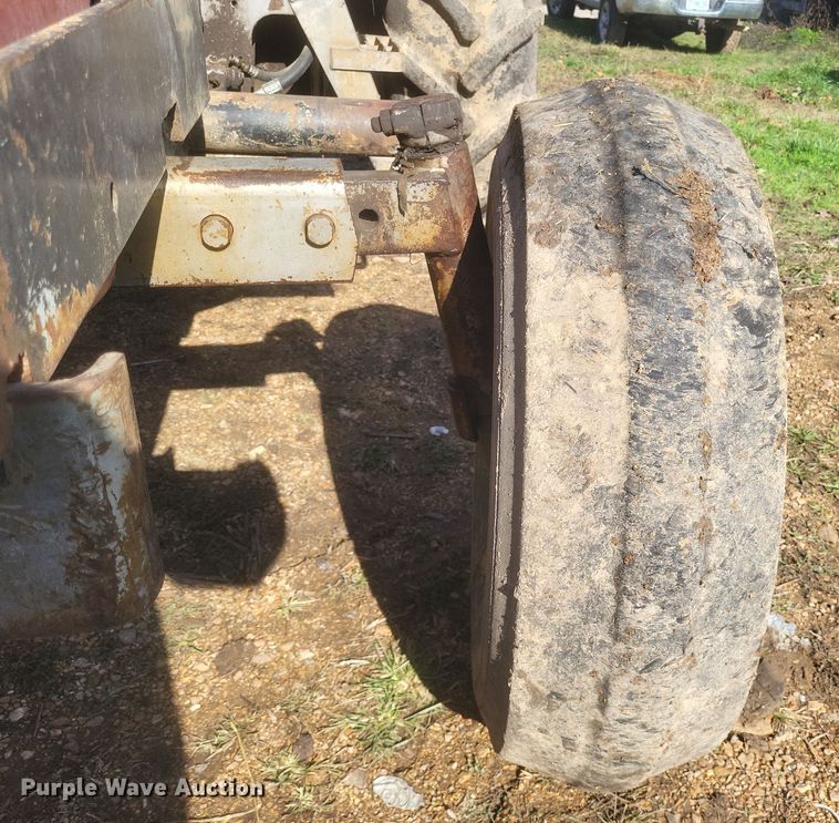 image for item DQ3778 1981 Massey Ferguson  285 tractor