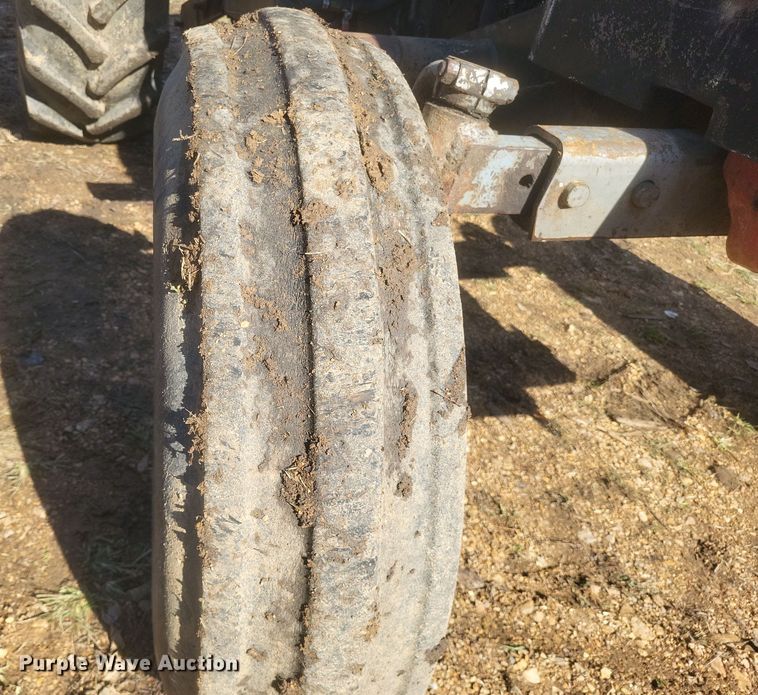 image for item DQ3778 1981 Massey Ferguson  285 tractor