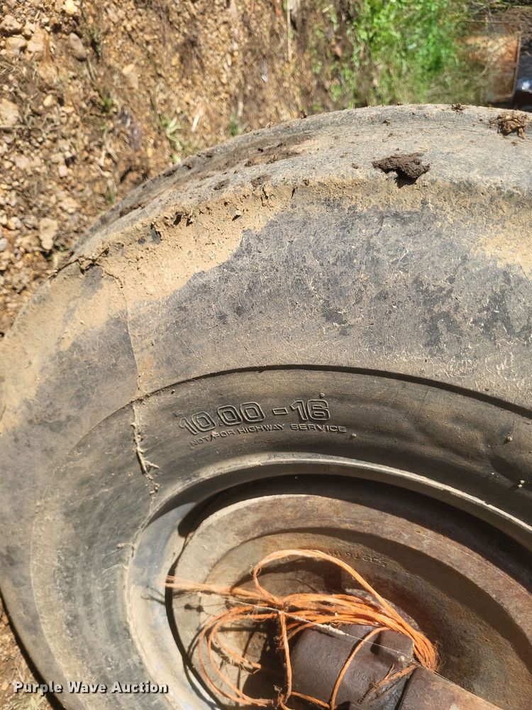 image for item DQ3778 1981 Massey Ferguson  285 tractor