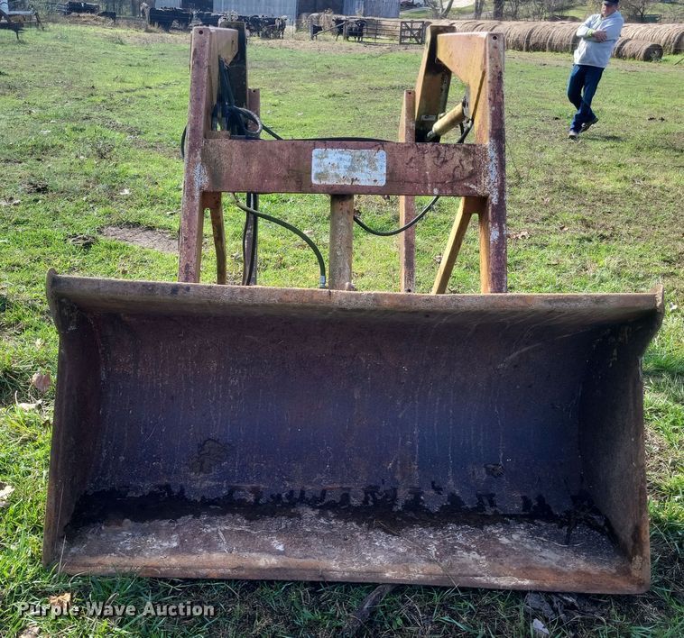 image for item DQ3778 1981 Massey Ferguson  285 tractor