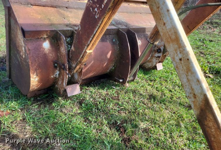 image for item DQ3778 1981 Massey Ferguson  285 tractor