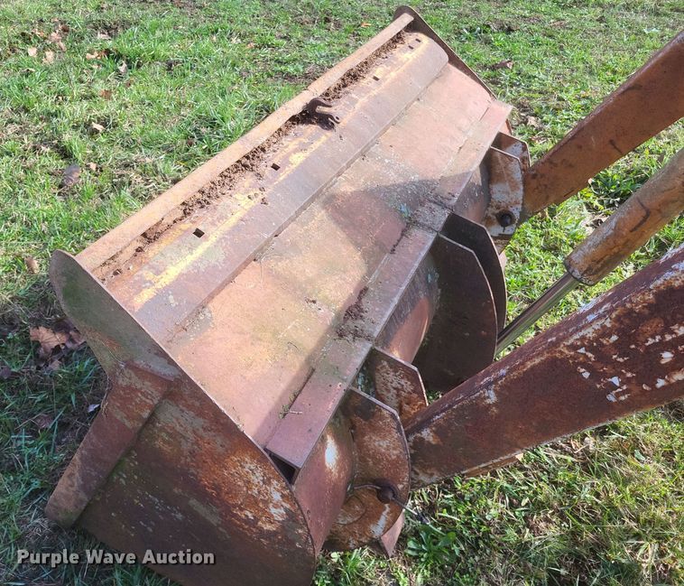 image for item DQ3778 1981 Massey Ferguson  285 tractor