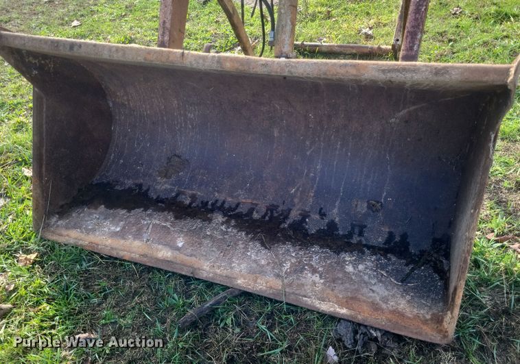 image for item DQ3778 1981 Massey Ferguson  285 tractor