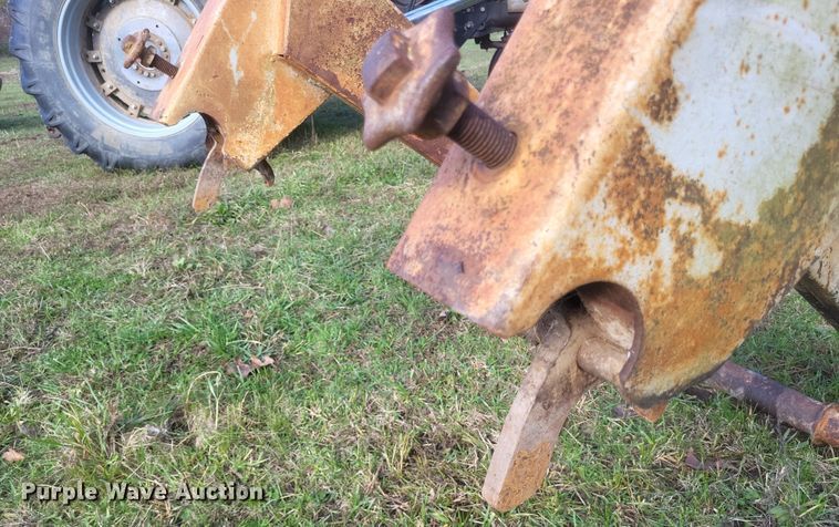 image for item DQ3778 1981 Massey Ferguson  285 tractor