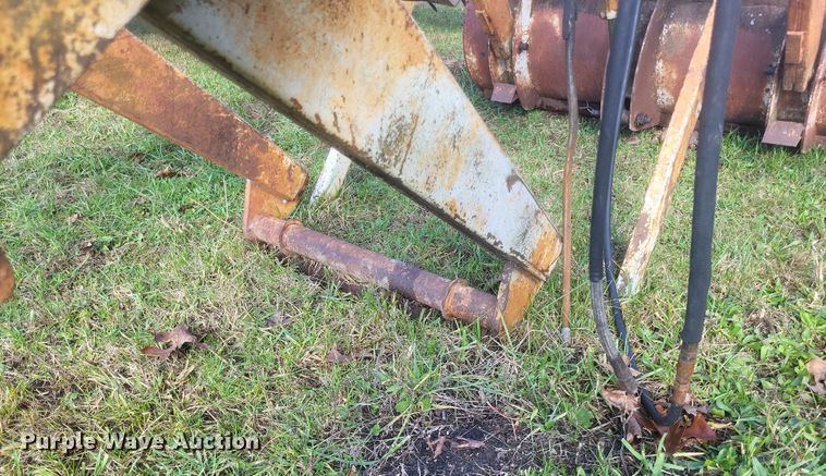 image for item DQ3778 1981 Massey Ferguson  285 tractor