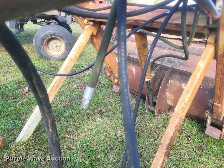 image for item DQ3778 1981 Massey Ferguson  285 tractor