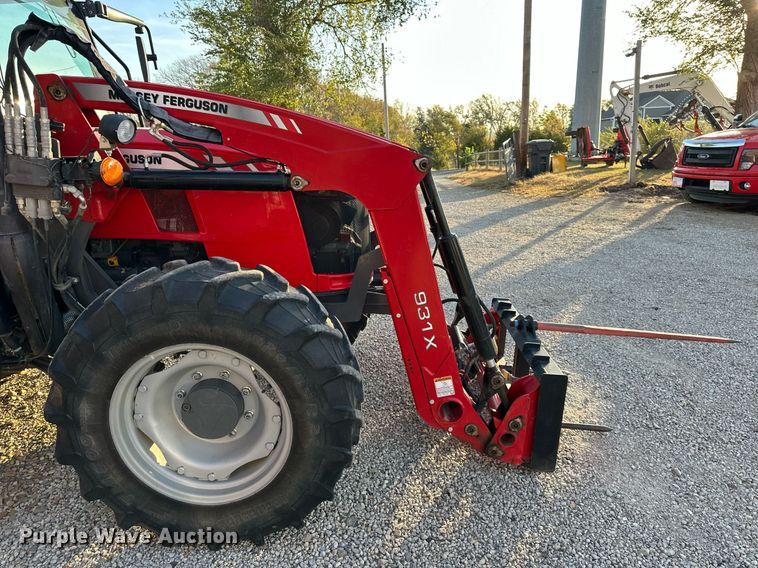 image for item DR2742 2019 Massey Ferguson 4707NC4 MFWD tractor
