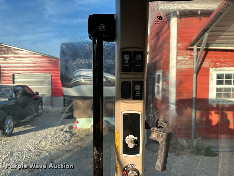 image for item DR2742 2019 Massey Ferguson 4707NC4 MFWD tractor