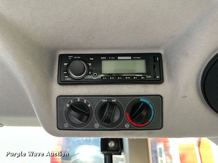 image for item DR2742 2019 Massey Ferguson 4707NC4 MFWD tractor