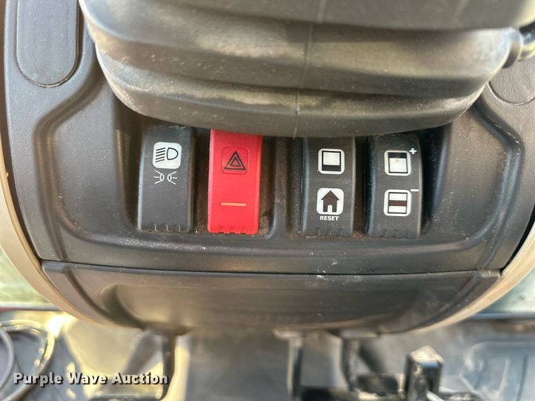 image for item DR2742 2019 Massey Ferguson 4707NC4 MFWD tractor