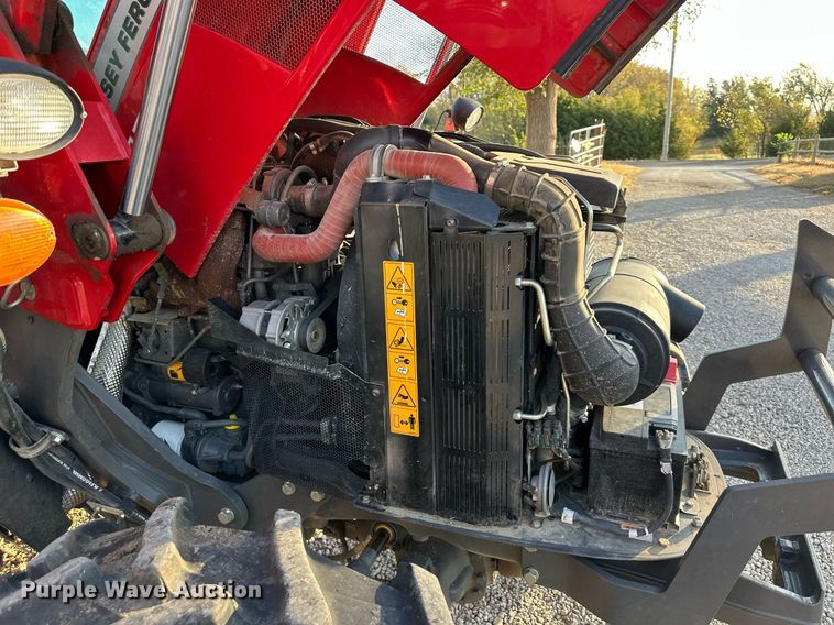 image for item DR2742 2019 Massey Ferguson 4707NC4 MFWD tractor