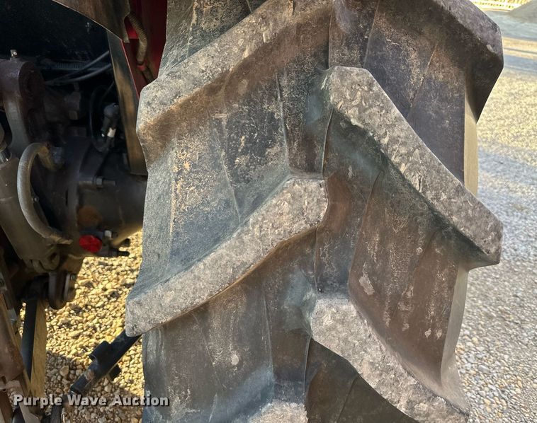 image for item DR2742 2019 Massey Ferguson 4707NC4 MFWD tractor