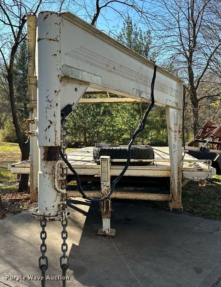 image for item DS3260 2001 Titan equipment trailer