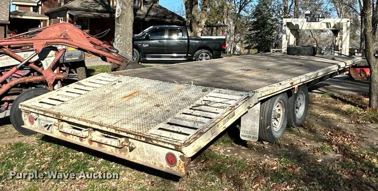 image for item DS3260 2001 Titan equipment trailer