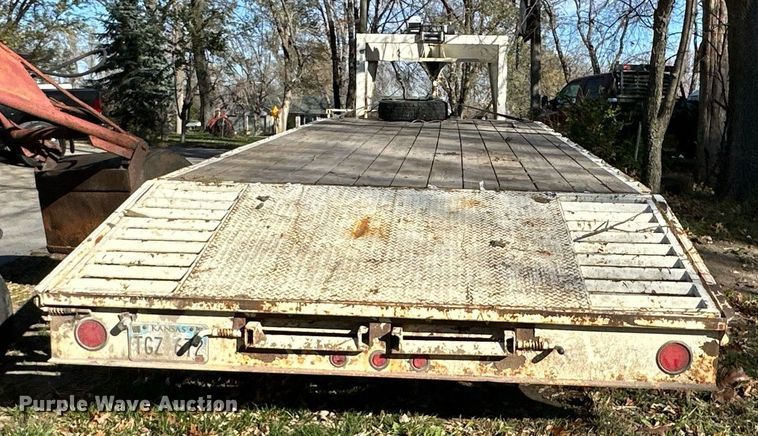 image for item DS3260 2001 Titan equipment trailer