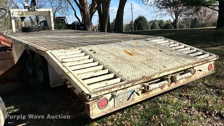 image for item DS3260 2001 Titan equipment trailer