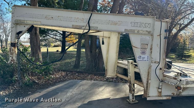image for item DS3260 2001 Titan equipment trailer