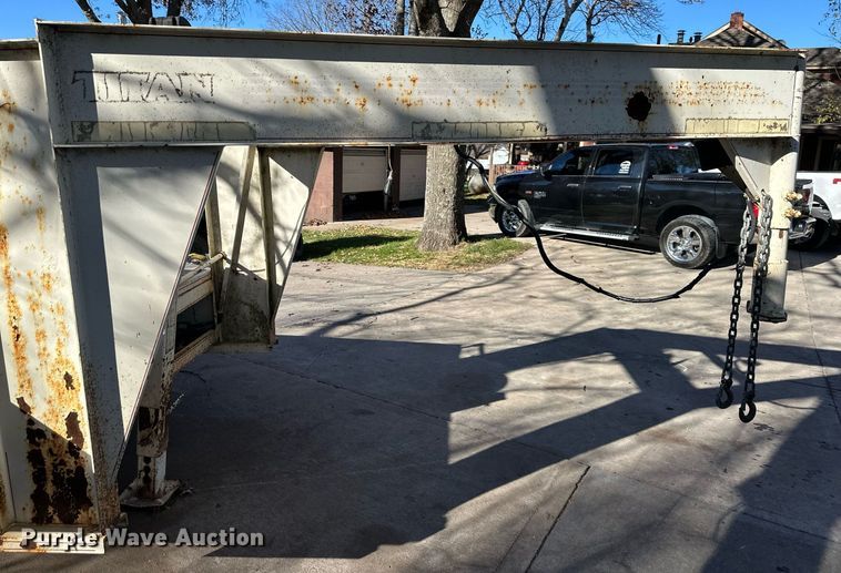 image for item DS3260 2001 Titan equipment trailer