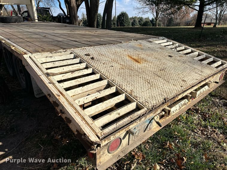 image for item DS3260 2001 Titan equipment trailer