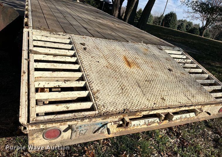 image for item DS3260 2001 Titan equipment trailer