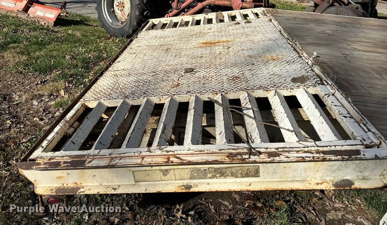 image for item DS3260 2001 Titan equipment trailer