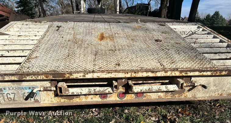 image for item DS3260 2001 Titan equipment trailer