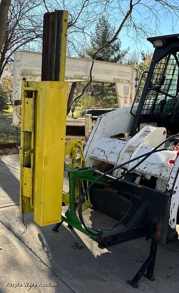 image for item DS3261 John Deere TY8629 skid steer post driver