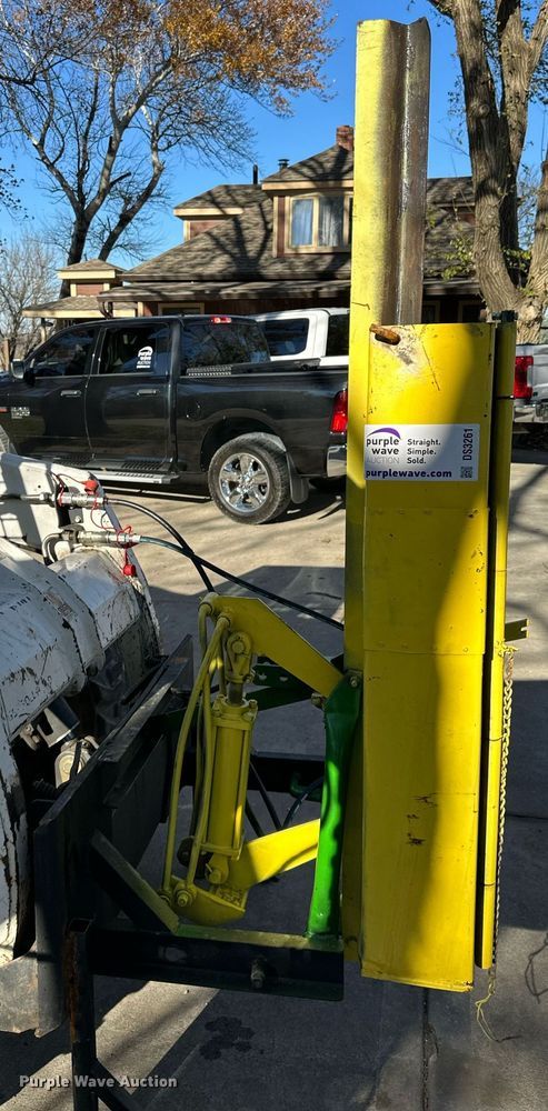 image for item DS3261 John Deere TY8629 skid steer post driver