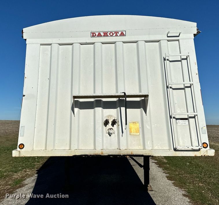 image for item DT2137 1997 Dakota  grain trailer