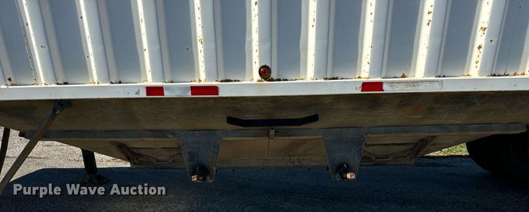 image for item DT2137 1997 Dakota  grain trailer